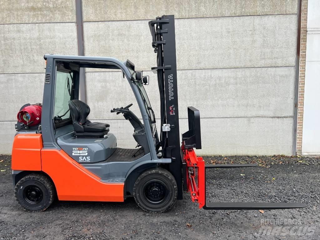 Toyota 02-8 FGF 25 LPG (dujiniai) krautuvai