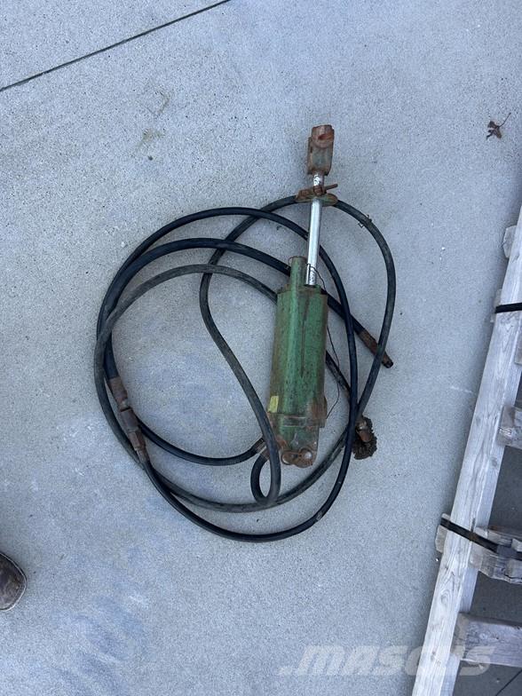 John Deere  Statyba - Kita