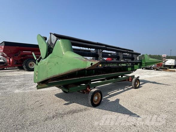 John Deere 220 Derliaus nuėmimo kombainų galvos