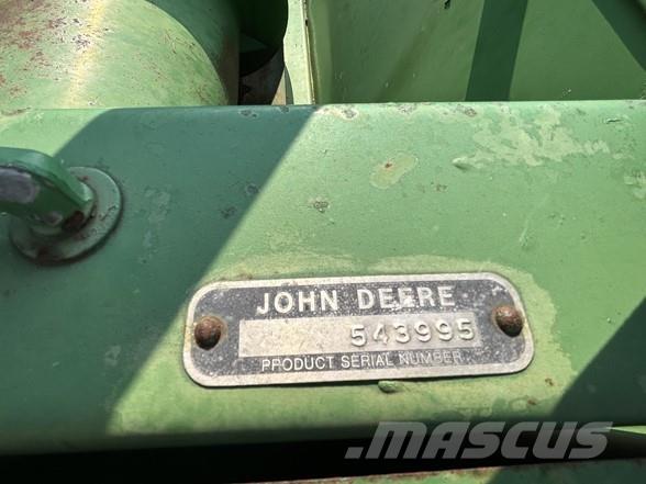John Deere 220 Derliaus nuėmimo kombainų galvos
