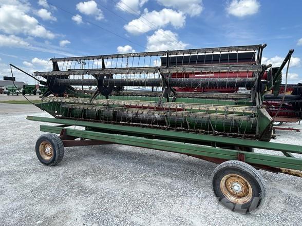 John Deere 220 Derliaus nuėmimo kombainų galvos
