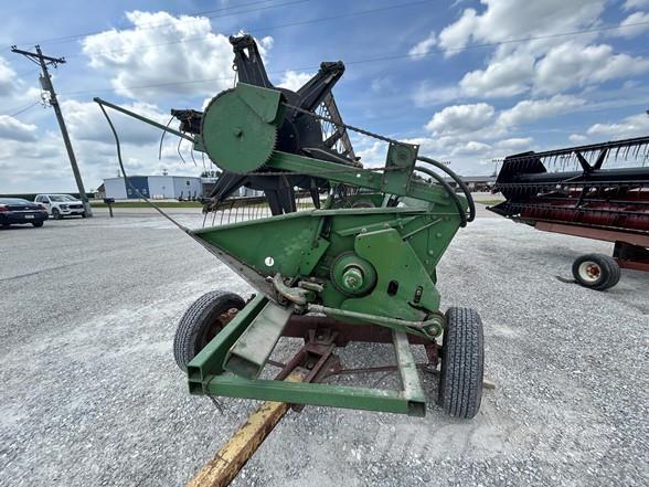 John Deere 220 Derliaus nuėmimo kombainų galvos