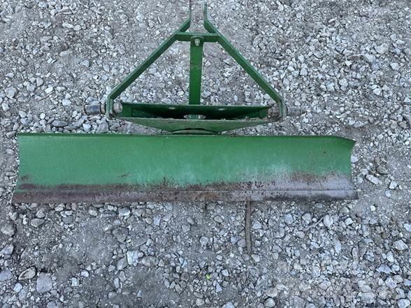 John Deere 60 Peiliai