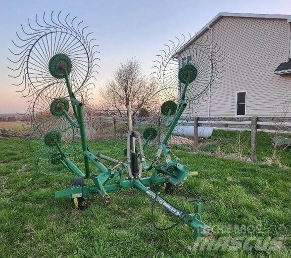 John Deere 702 Šieno grėbliai ir vartytuvai