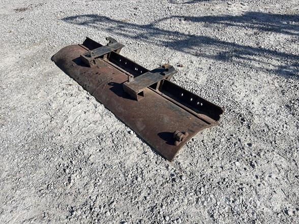 John Deere 8 Statyba - Kita