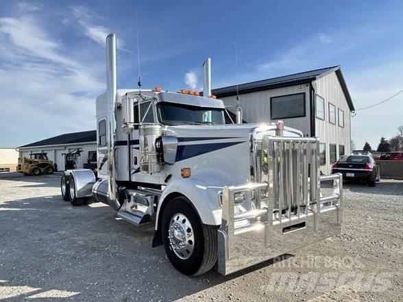 Kenworth W900L Naudoti vilkikai