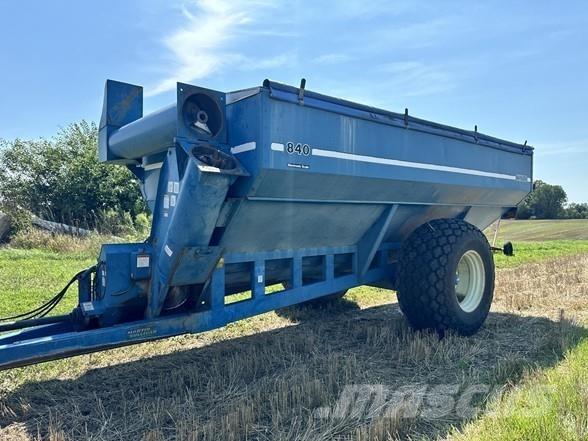 Kinze 840 Grūdų vežimėliai