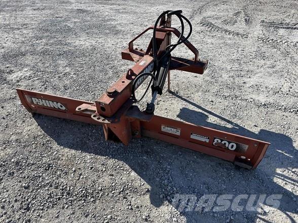 Rhino R800 Kiti naudoti traktorių priedai