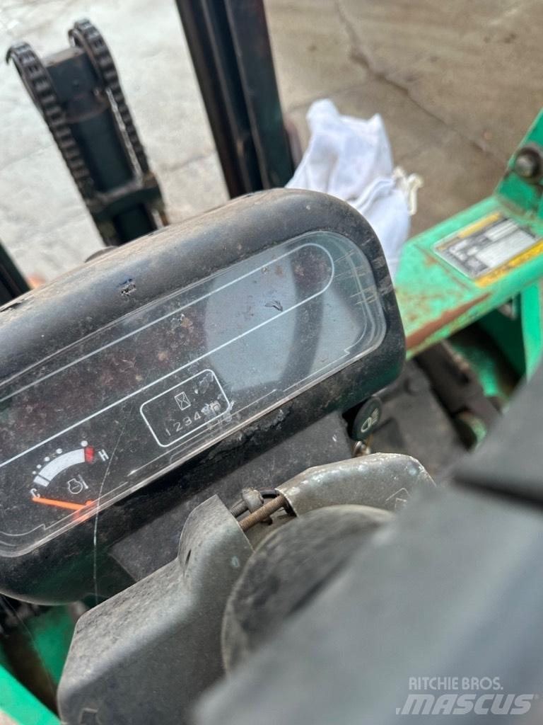 Mitsubishi FG 15 LPG (dujiniai) krautuvai