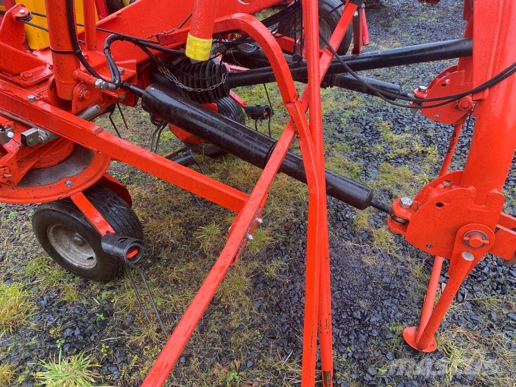 Kuhn GF8702 Šieno grėbliai ir vartytuvai