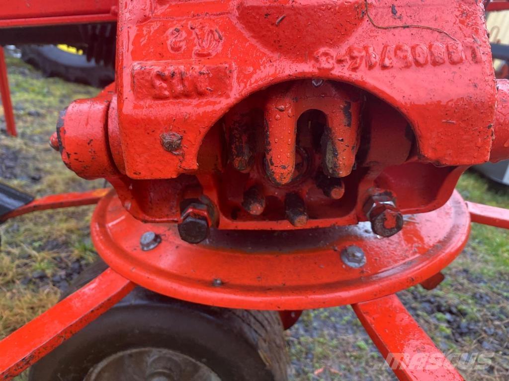 Kuhn GF8702 Šieno grėbliai ir vartytuvai