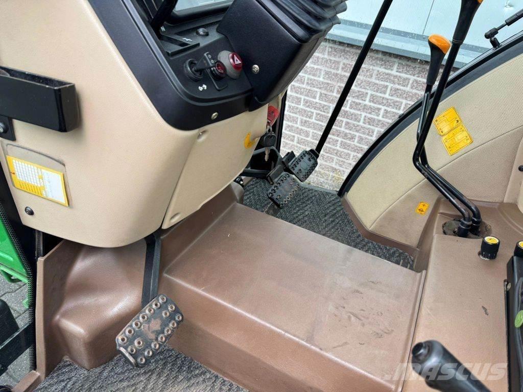 John Deere 5215 Lengvieji automobiliai