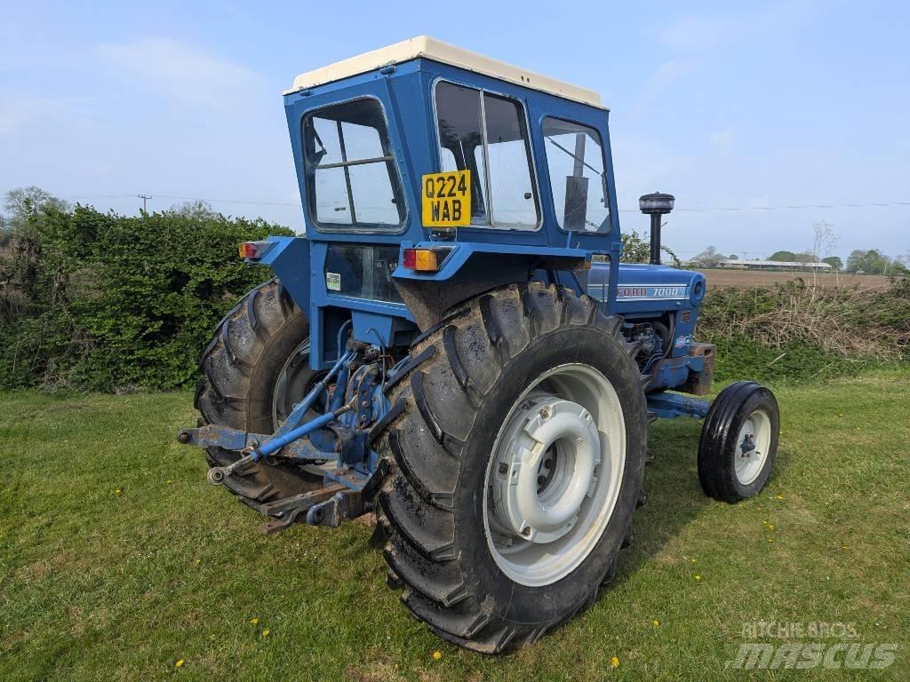Ford 7000 Traktoriai