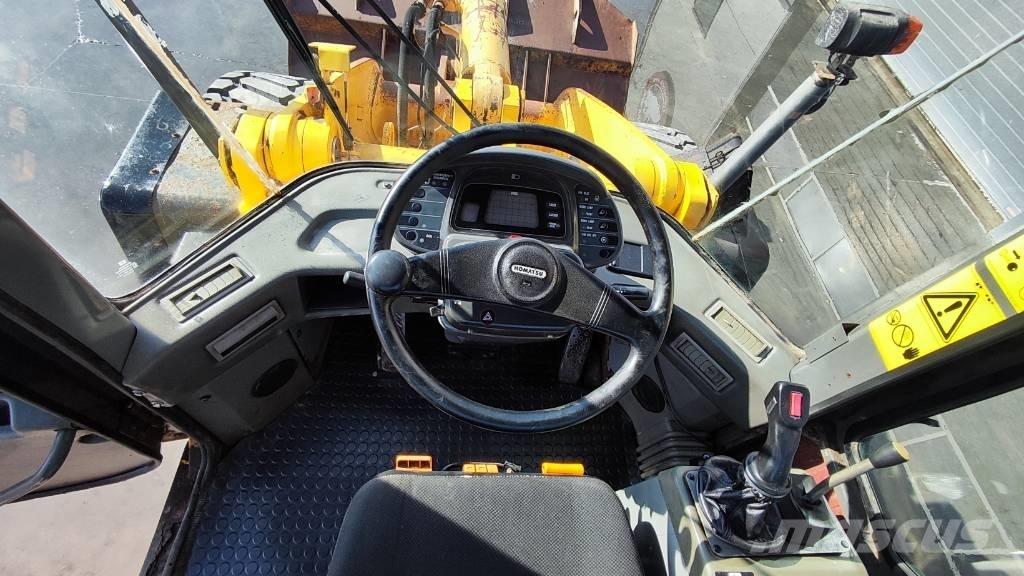 Komatsu WA 270-3 Naudoti ratiniai krautuvai