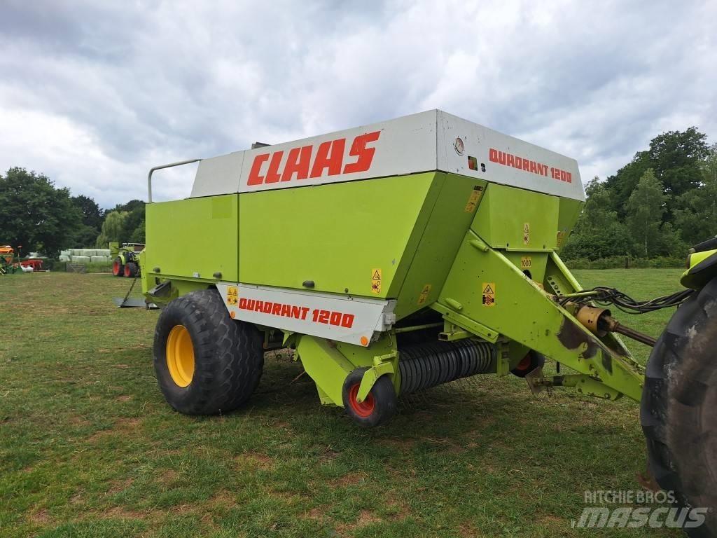 CLAAS Quadrant 1200 Stačiakampių ryšulių presai
