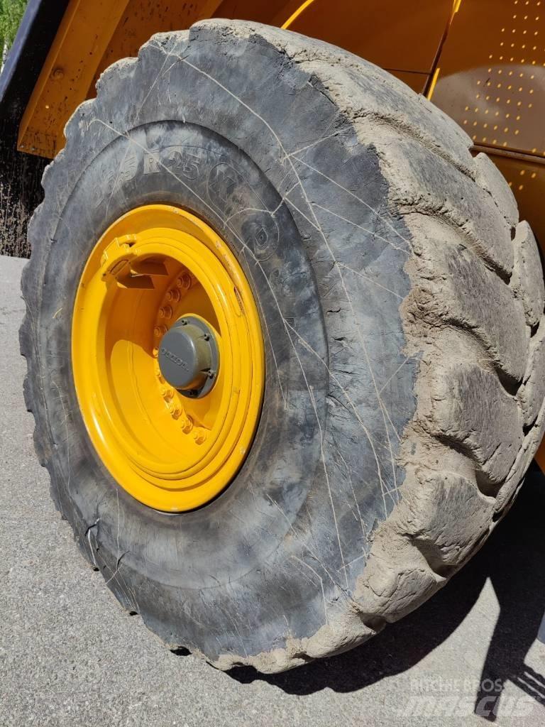 Volvo L 180 E Naudoti ratiniai krautuvai