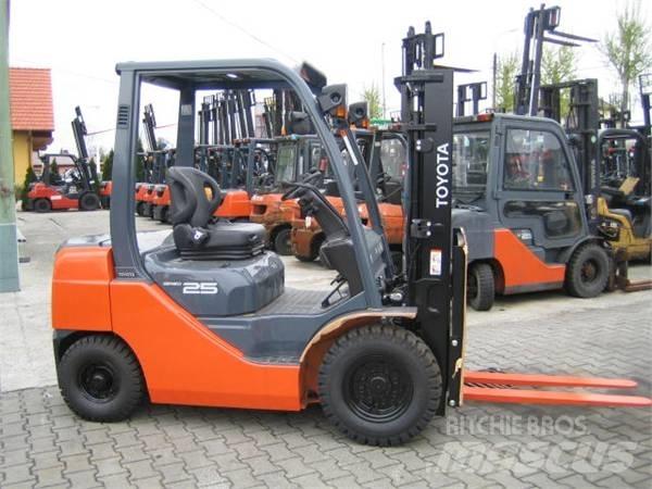 Toyota 02-8FG25 LPG (dujiniai) krautuvai