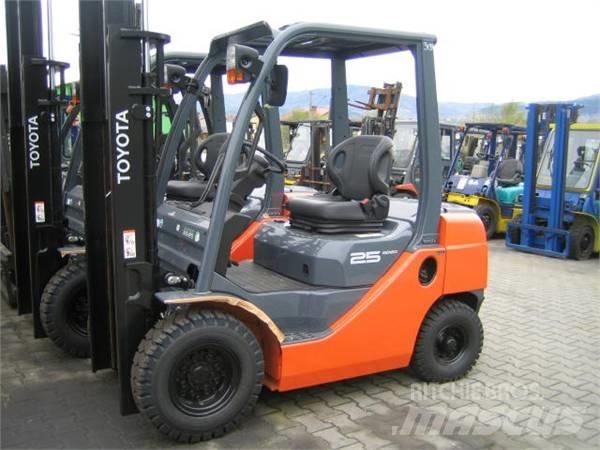 Toyota 02-8FG25 LPG (dujiniai) krautuvai