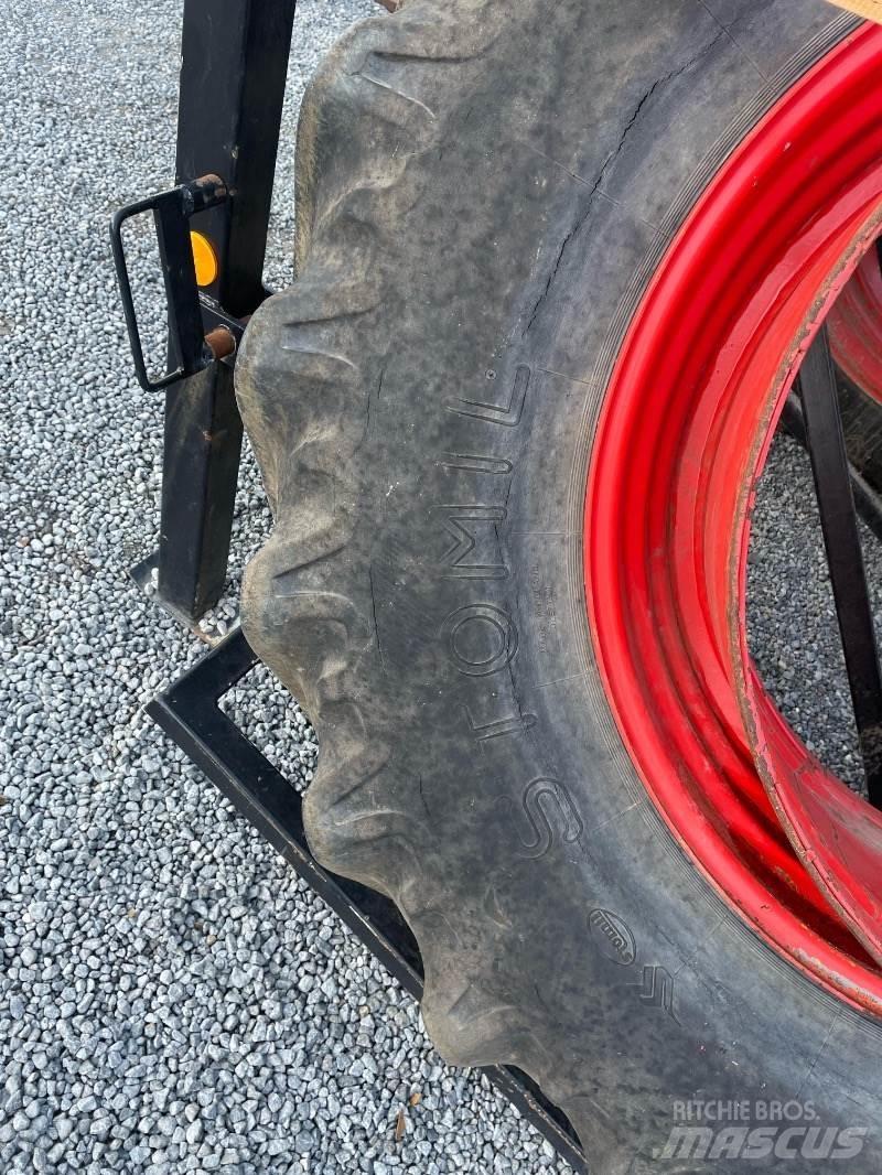 Stomil 20.8 R 38 Padangos, ratai ir ratlankiai