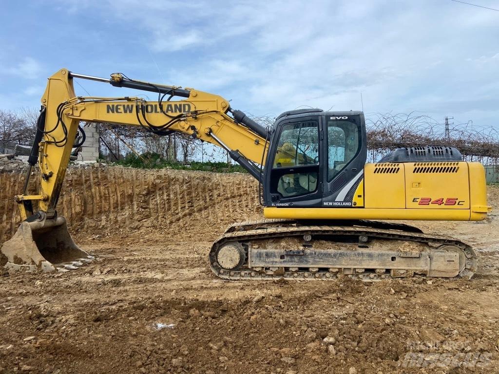 New Holland E245 Vikšriniai ekskavatoriai