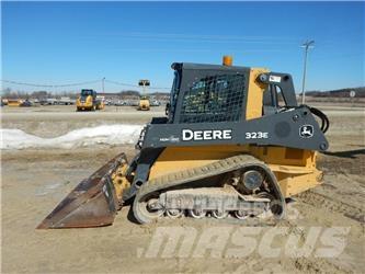 John Deere 323E Krautuvai su šoniniu pasukimu