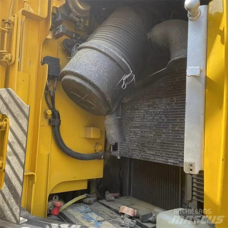 Komatsu PC 138 Vikšriniai ekskavatoriai