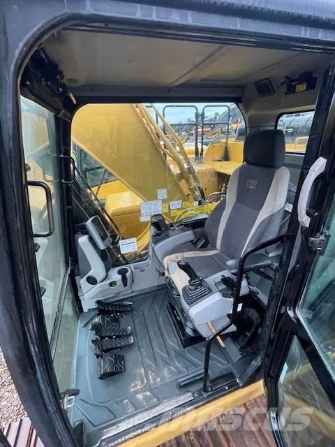 CAT 330FL Vikšriniai ekskavatoriai