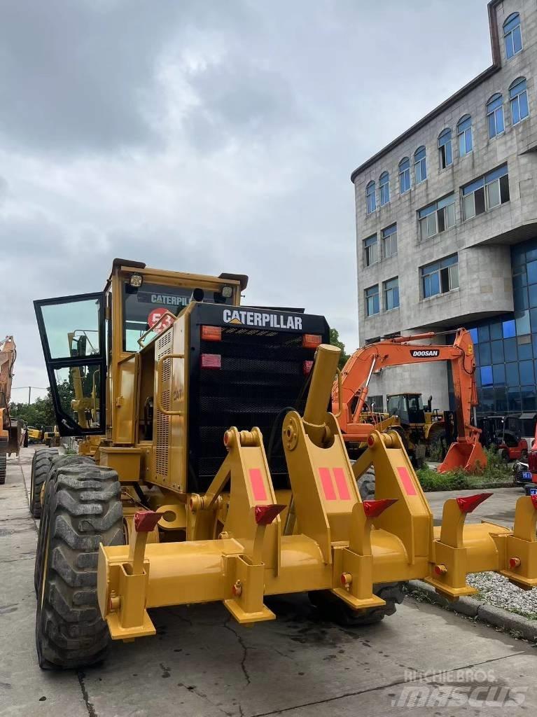 CAT 140 H Greideriai