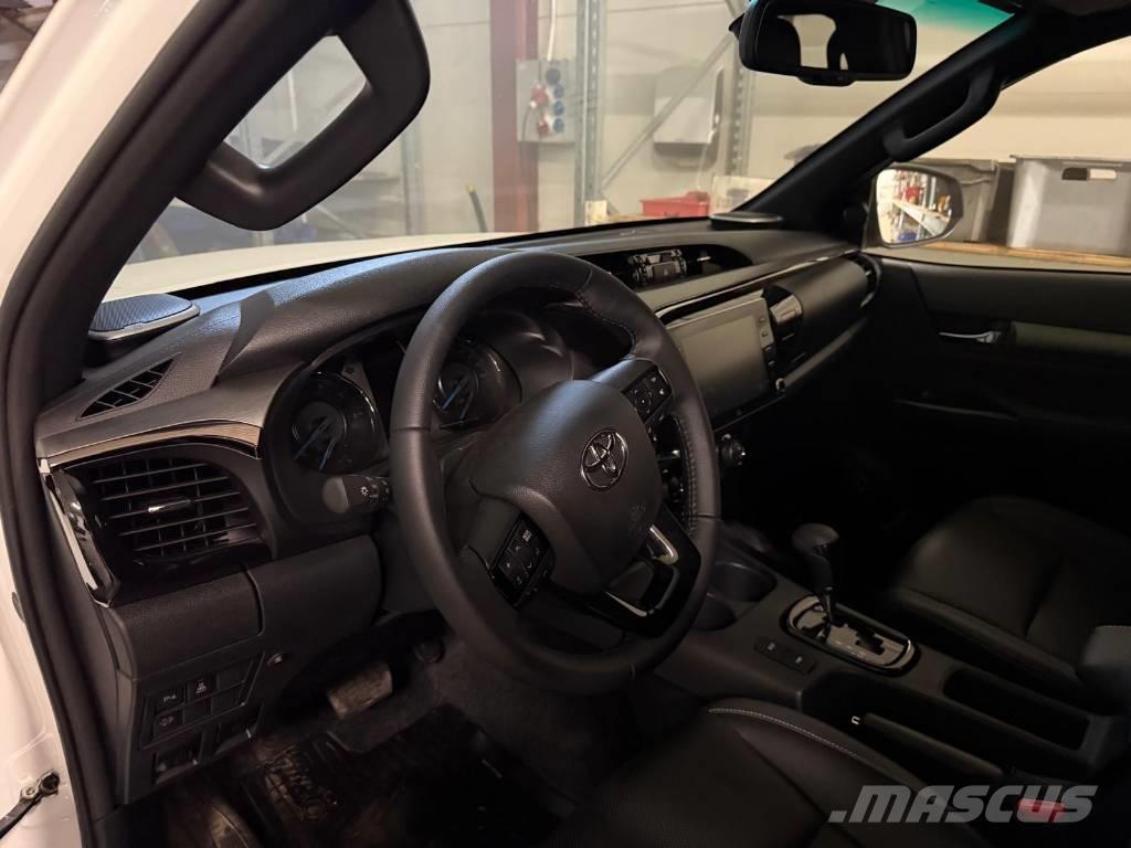 Toyota Hilux 2.8D Krovininiai furgonai