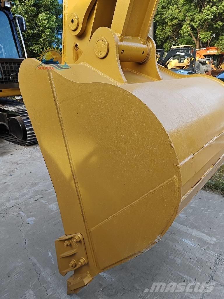 CAT 320D2L Vikšriniai ekskavatoriai