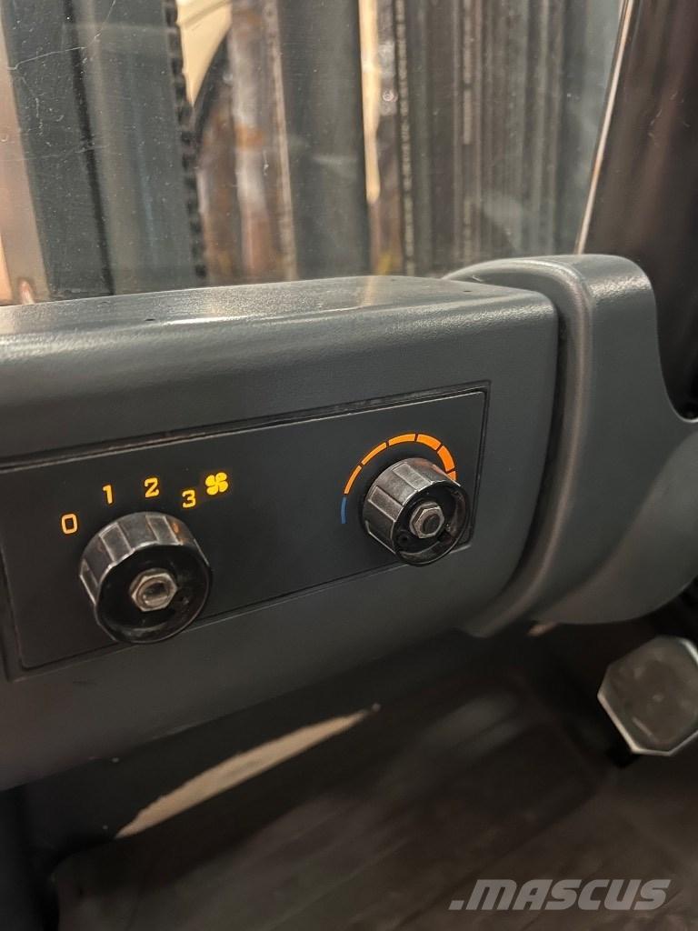 Jungheinrich EFG220k Elektriniai šakiniai krautuvai