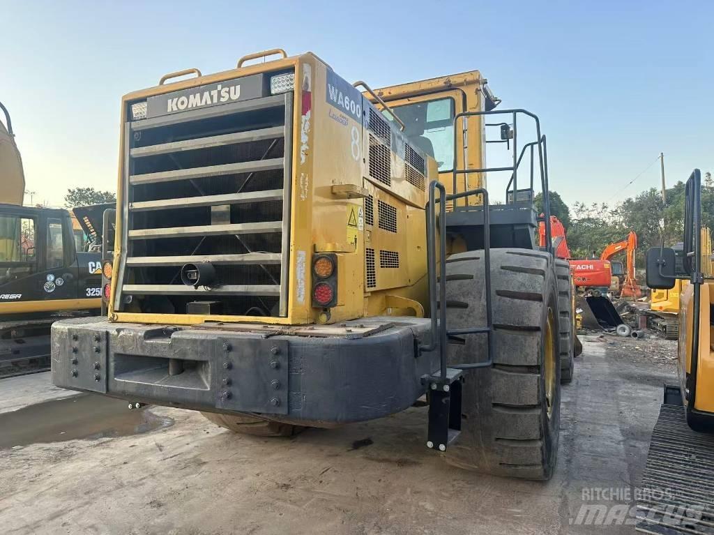Komatsu WA 600 Naudoti ratiniai krautuvai