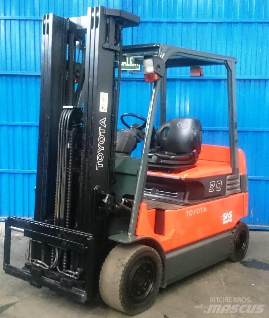 Toyota 7 FBMF 30 Elektriniai šakiniai krautuvai