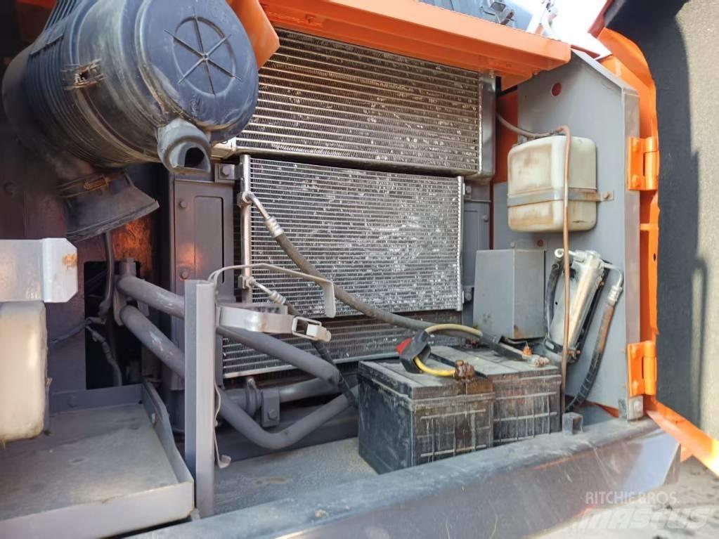 Hitachi ZX160 Vikšriniai ekskavatoriai