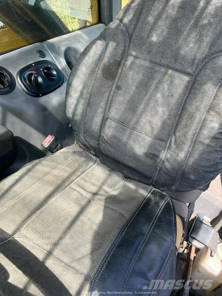 New Holland LM 1445 Teleskopiniai krautuvai