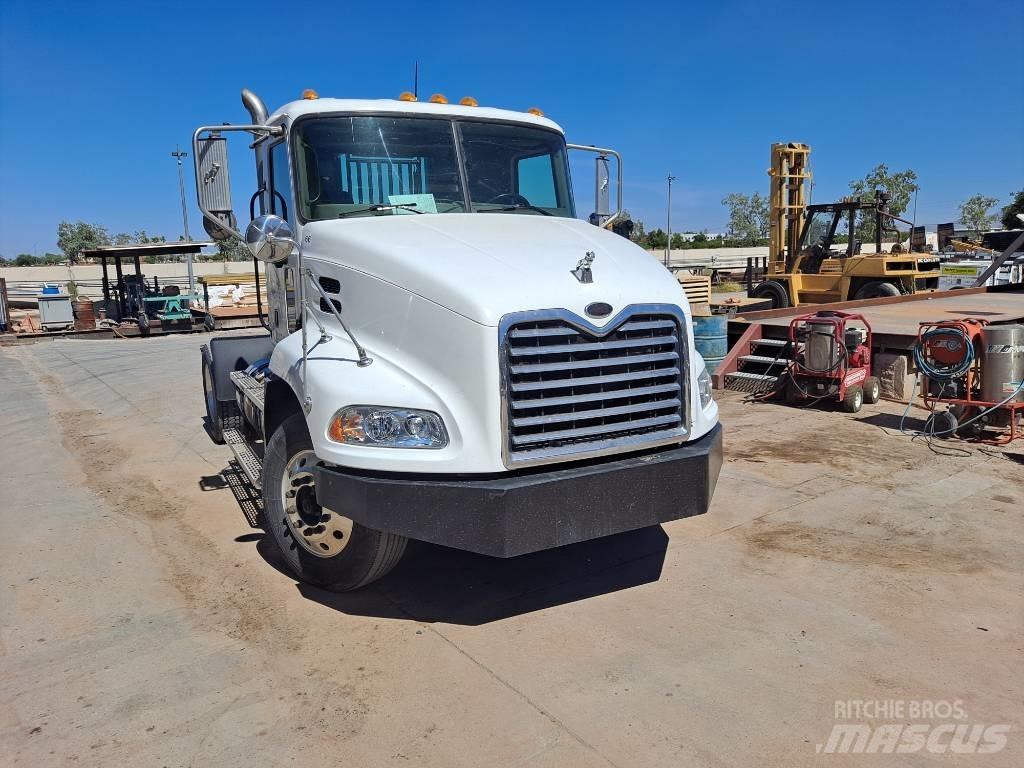 Mack CX612 Naudoti vilkikai