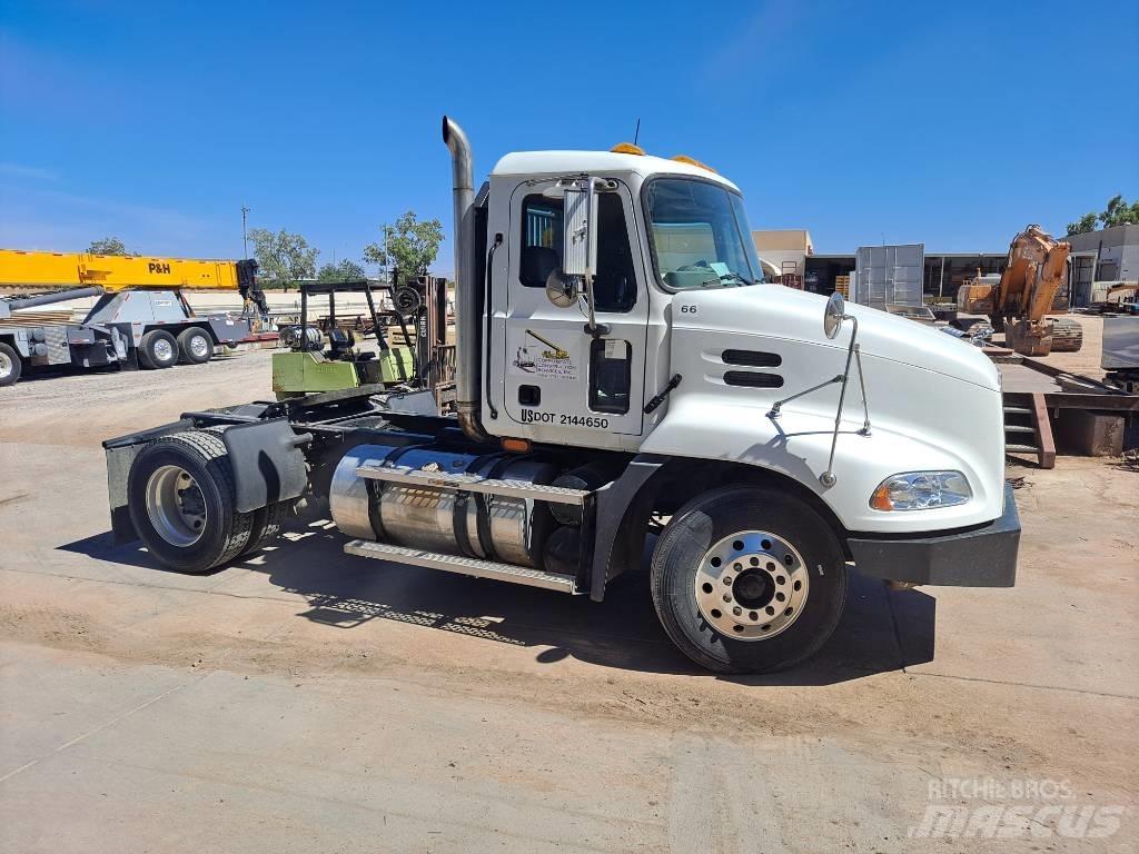 Mack CX612 Naudoti vilkikai