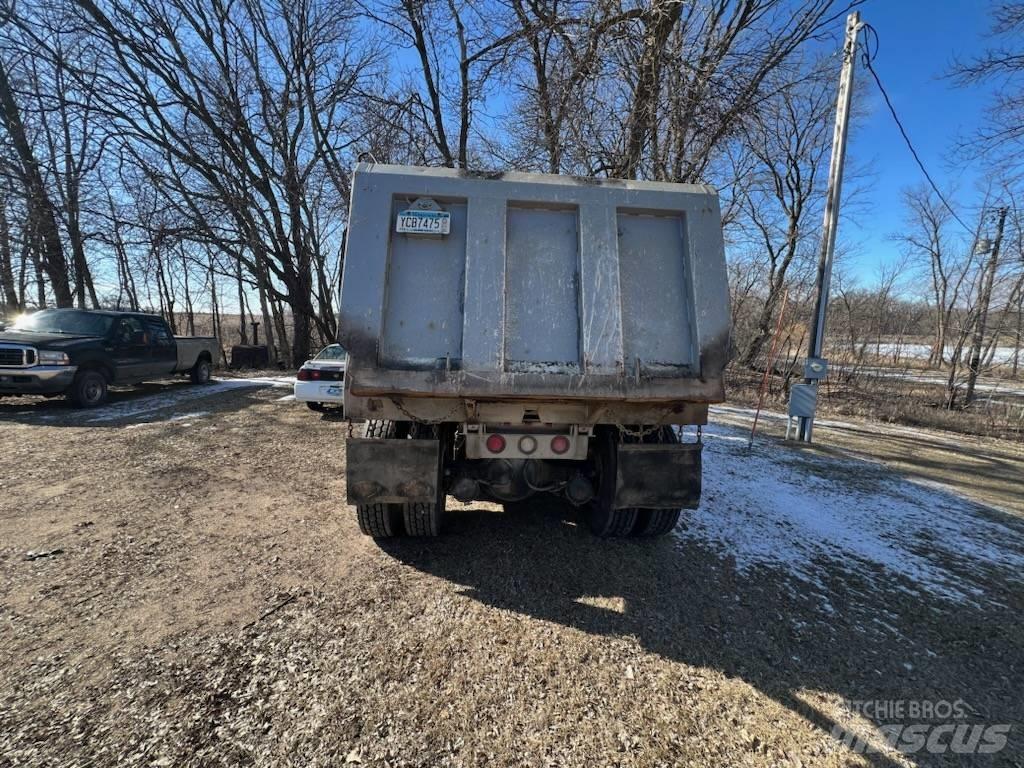 Sterling L 7500 Savivarčių priekabų vilkikai