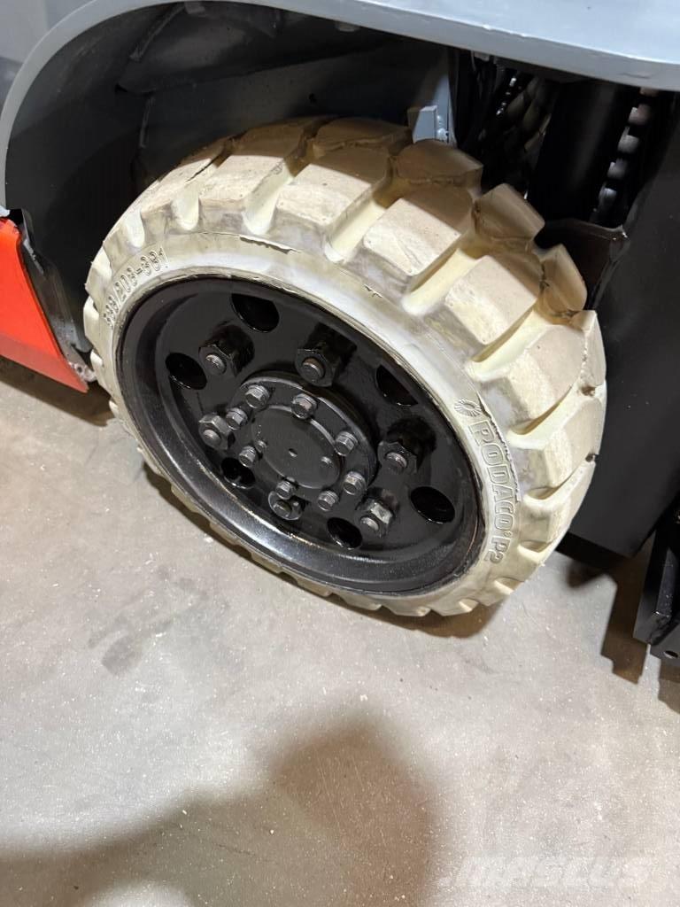 Toyota 8 FGCU 30 Šakiniai krautuvai - Kita