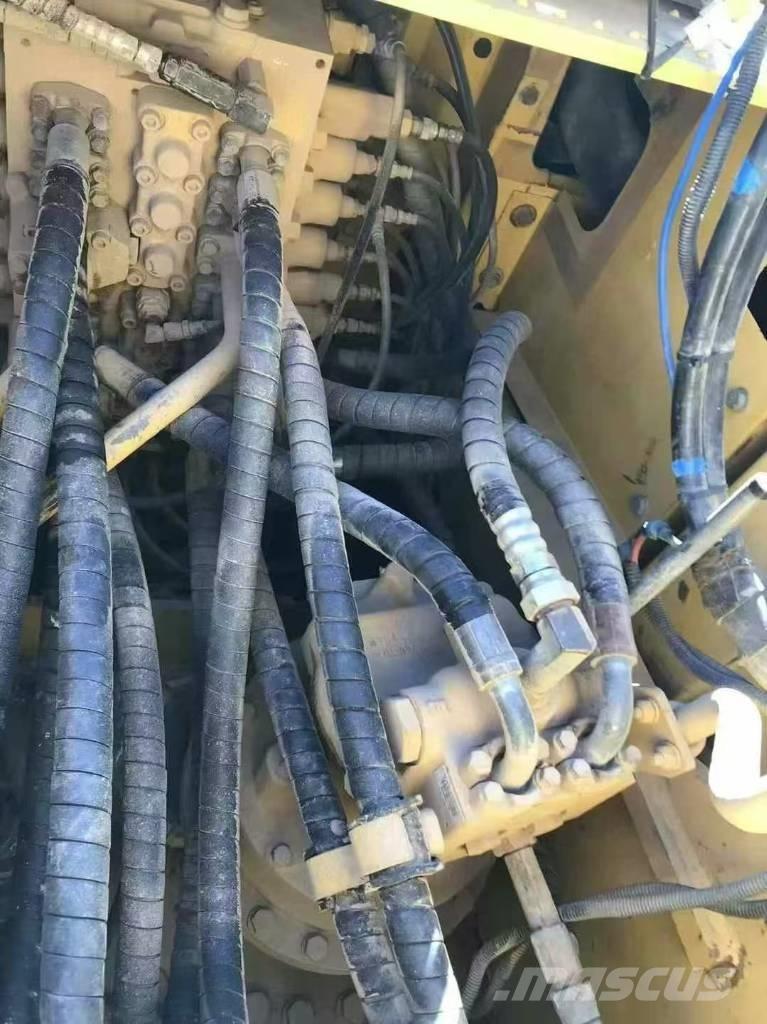 Komatsu PC 210 Vikšriniai ekskavatoriai