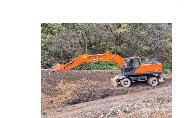 Doosan DX210WA Ratiniai ekskavatoriai