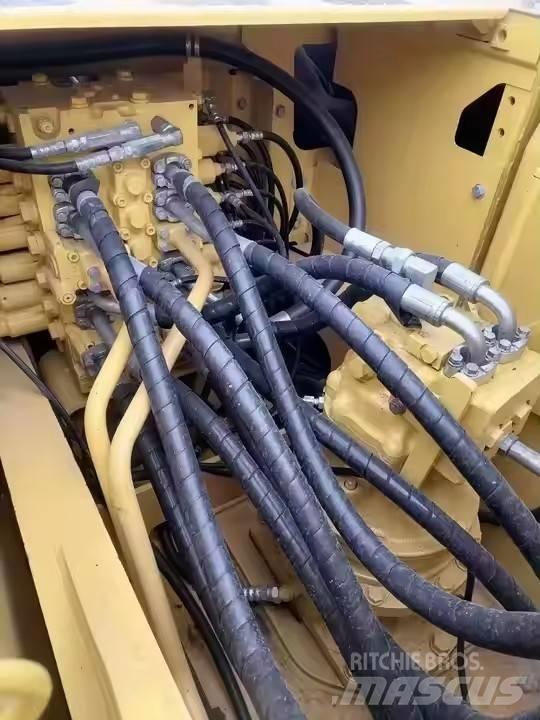 Komatsu PC200 Vikšriniai ekskavatoriai