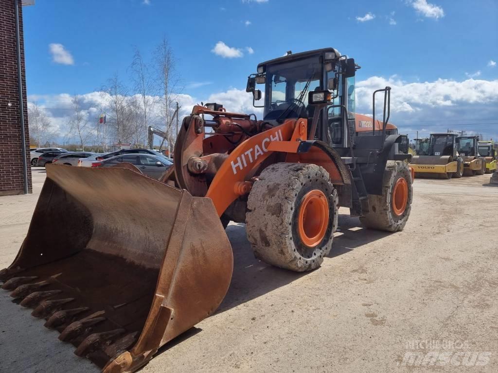 Hitachi ZW 220 Naudoti ratiniai krautuvai