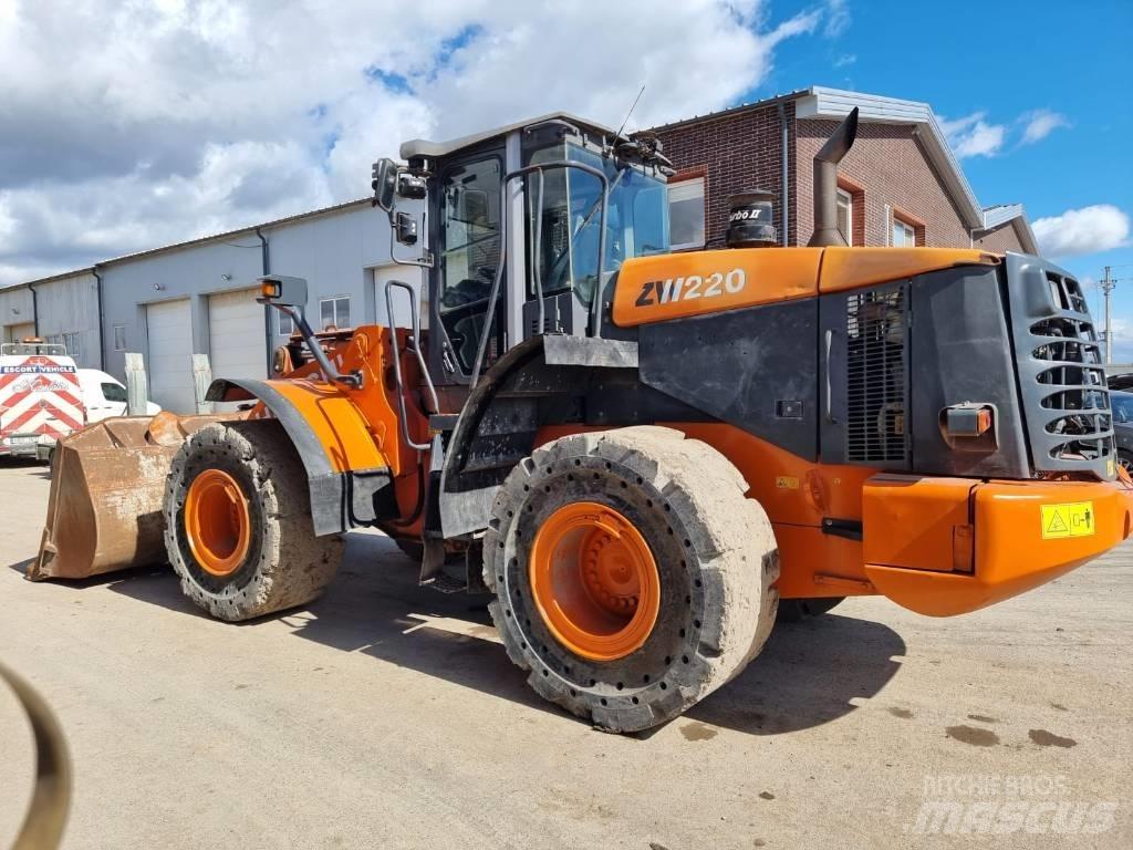 Hitachi ZW 220 Naudoti ratiniai krautuvai