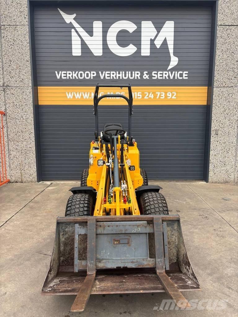 Knikmops KM 130 Naudoti ratiniai krautuvai