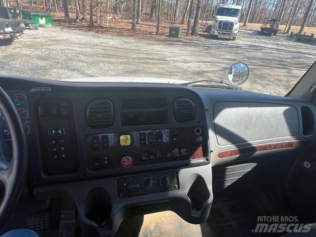 Freightliner M2106 Naudoti vilkikai