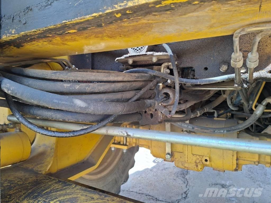 Komatsu WB 91 R Ekskavatoriniai krautuvai
