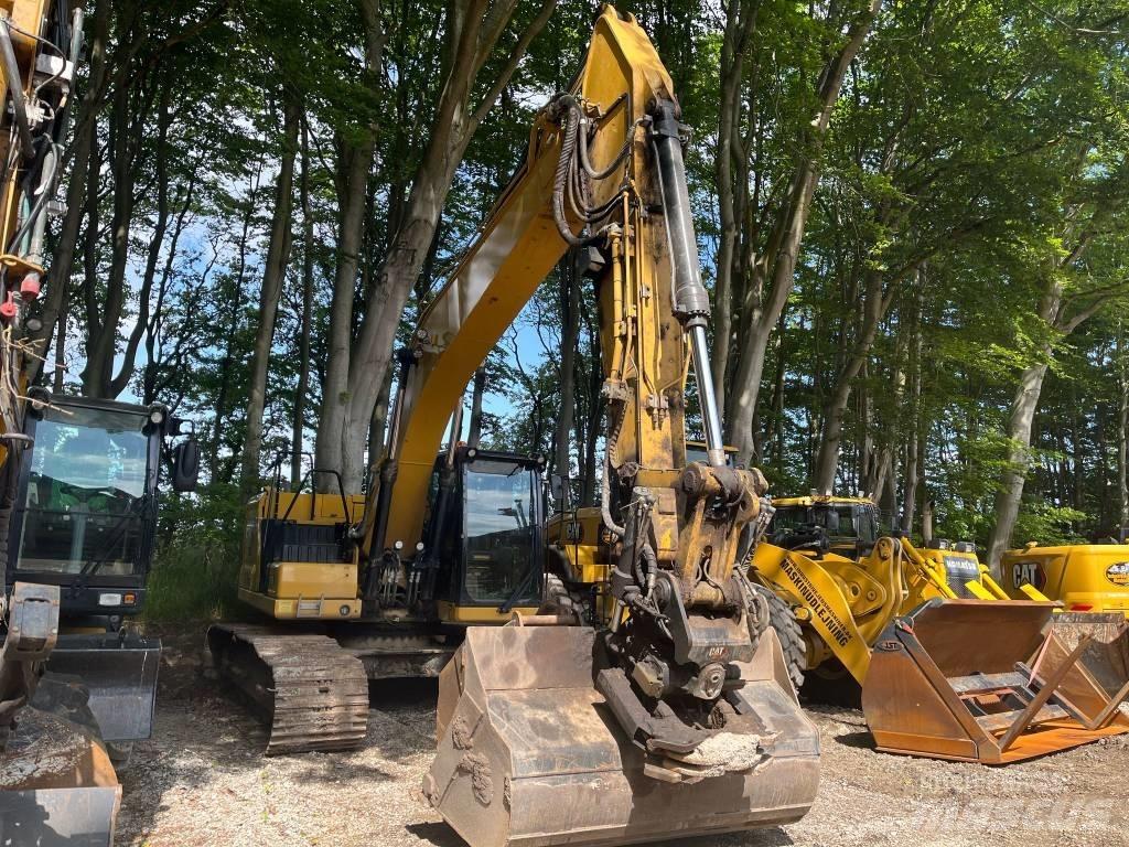 CAT 323 Vikšriniai ekskavatoriai