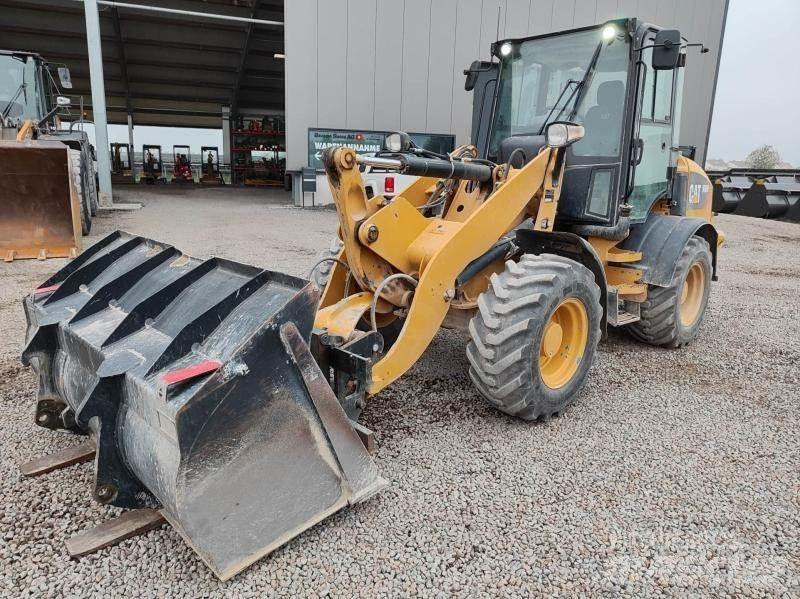 CAT 908 Naudoti ratiniai krautuvai