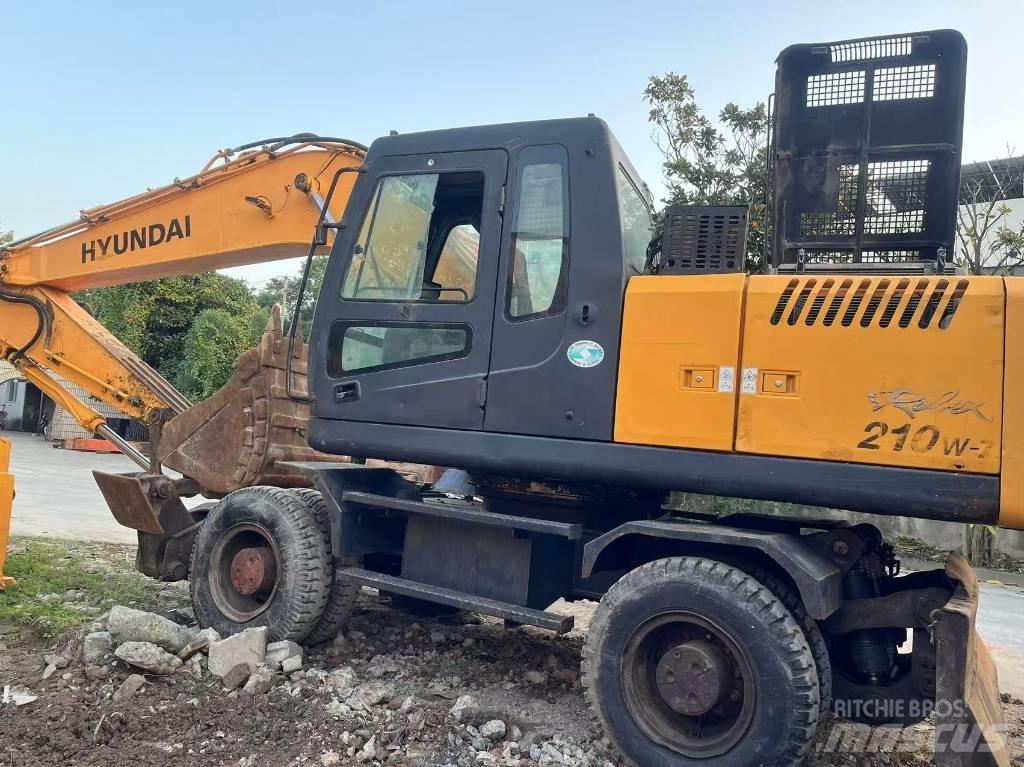 Hyundai R210W-7 Ratiniai ekskavatoriai